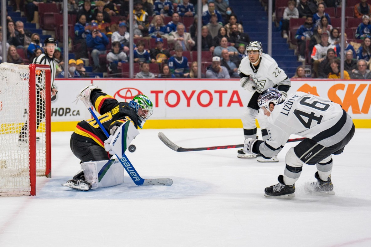 Hockey_NHL_Vancouver Canucks goalie Spencer Martin Los Angeles Kings forward Blake Lizotte